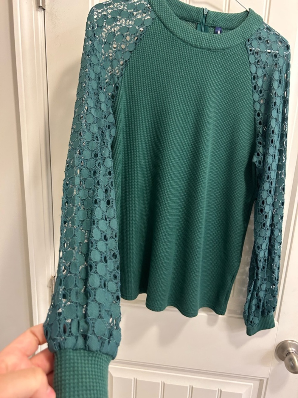 Women’s Green Lace-Sleeve Crewneck Top